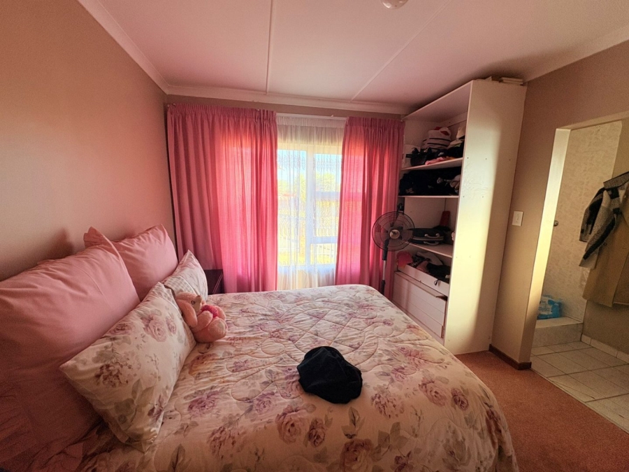 4 Bedroom Property for Sale in Sunnyridge Eastern Cape